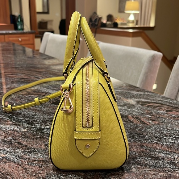 NWOT, Kate Spade, Madison Small Dolly Duffle in Saffiano Leather. - Picture 4 of 10